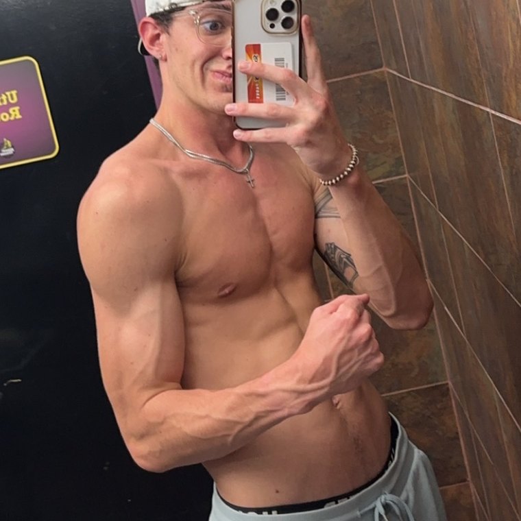 Nicholas Call physique